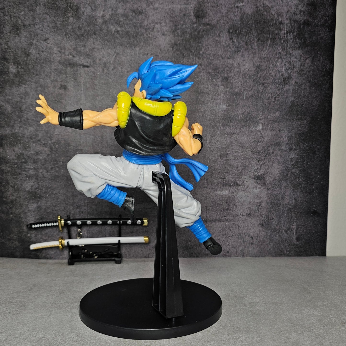 Super Warrior Fusion Battle Pose Anime Figure (23 Cm)