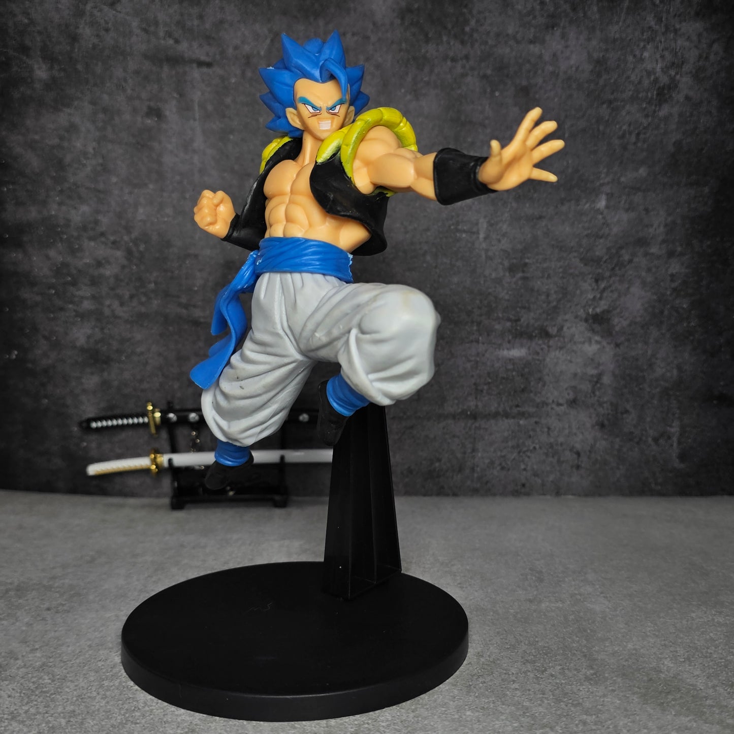 Super Warrior Fusion Battle Pose Anime Figure (23 Cm)