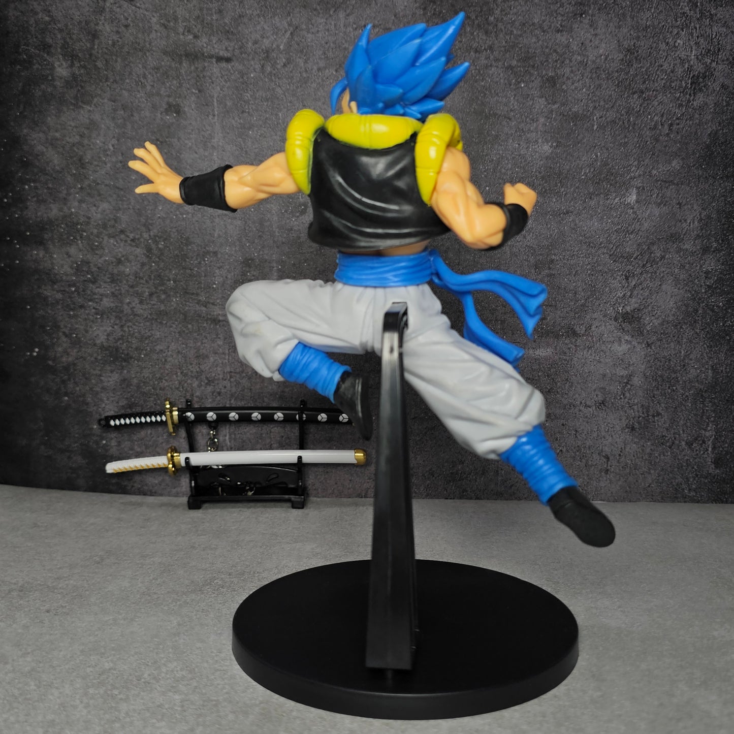 Super Warrior Fusion Battle Pose Anime Figure (23 Cm)