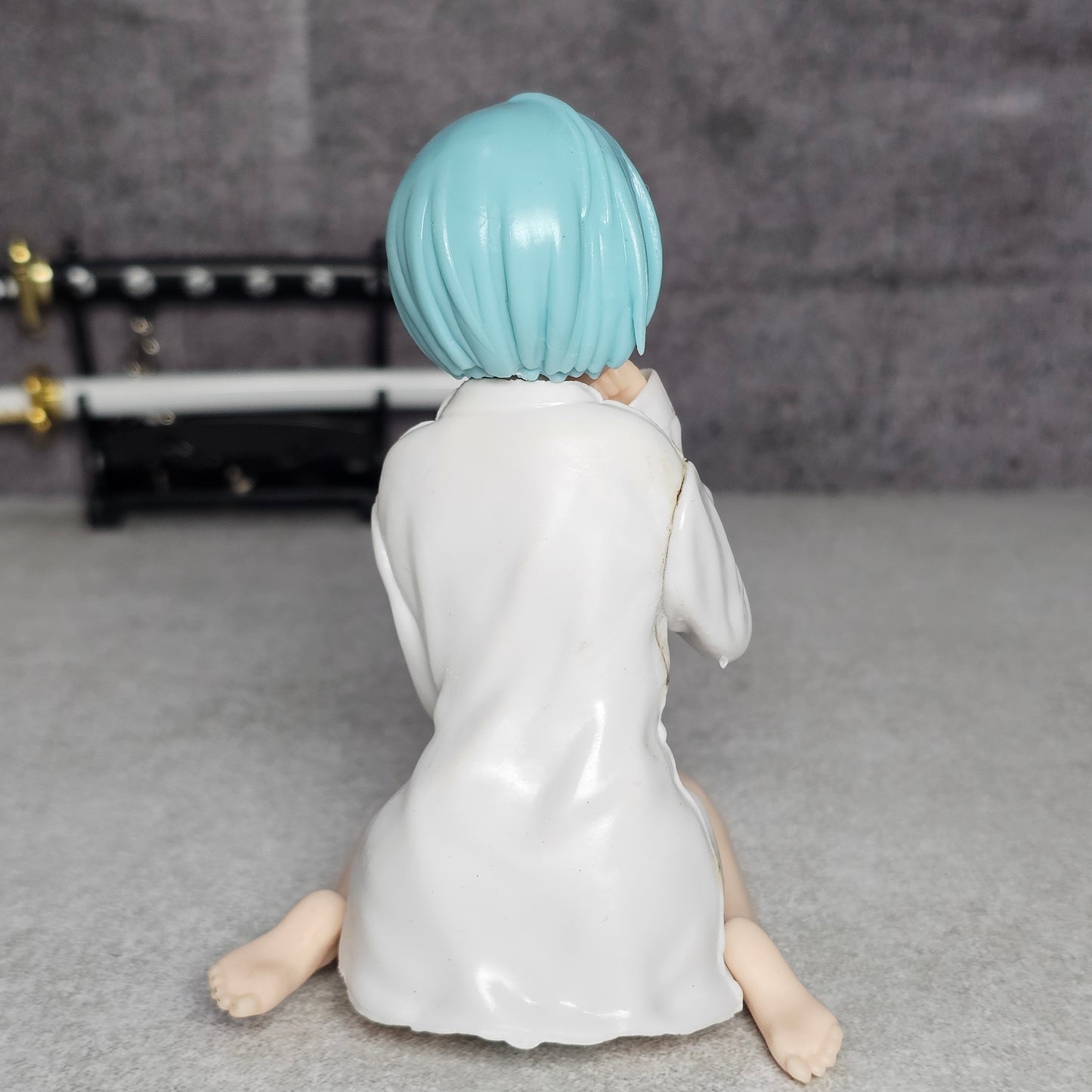 Girl Sitting Figure (11 Cm)