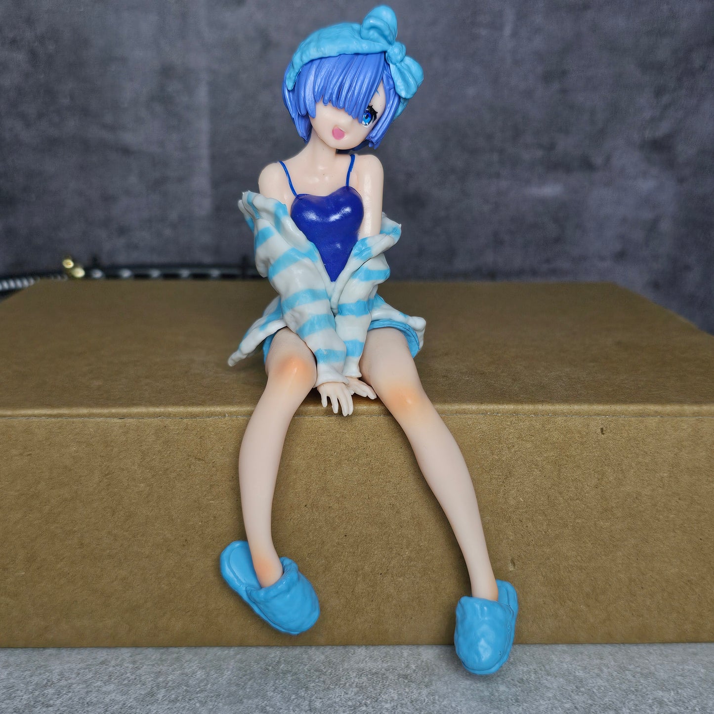 Elegant Sitting Anime Figure (15 Cm)