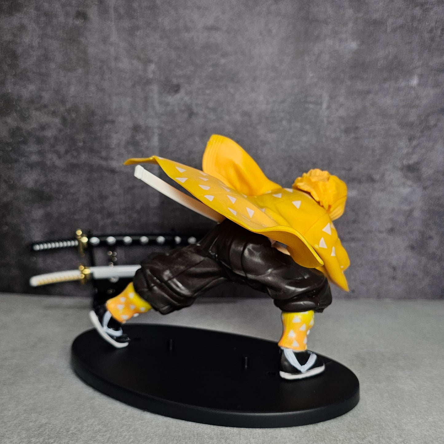 Thunder Swordsman Anime Figure (15 Cm)