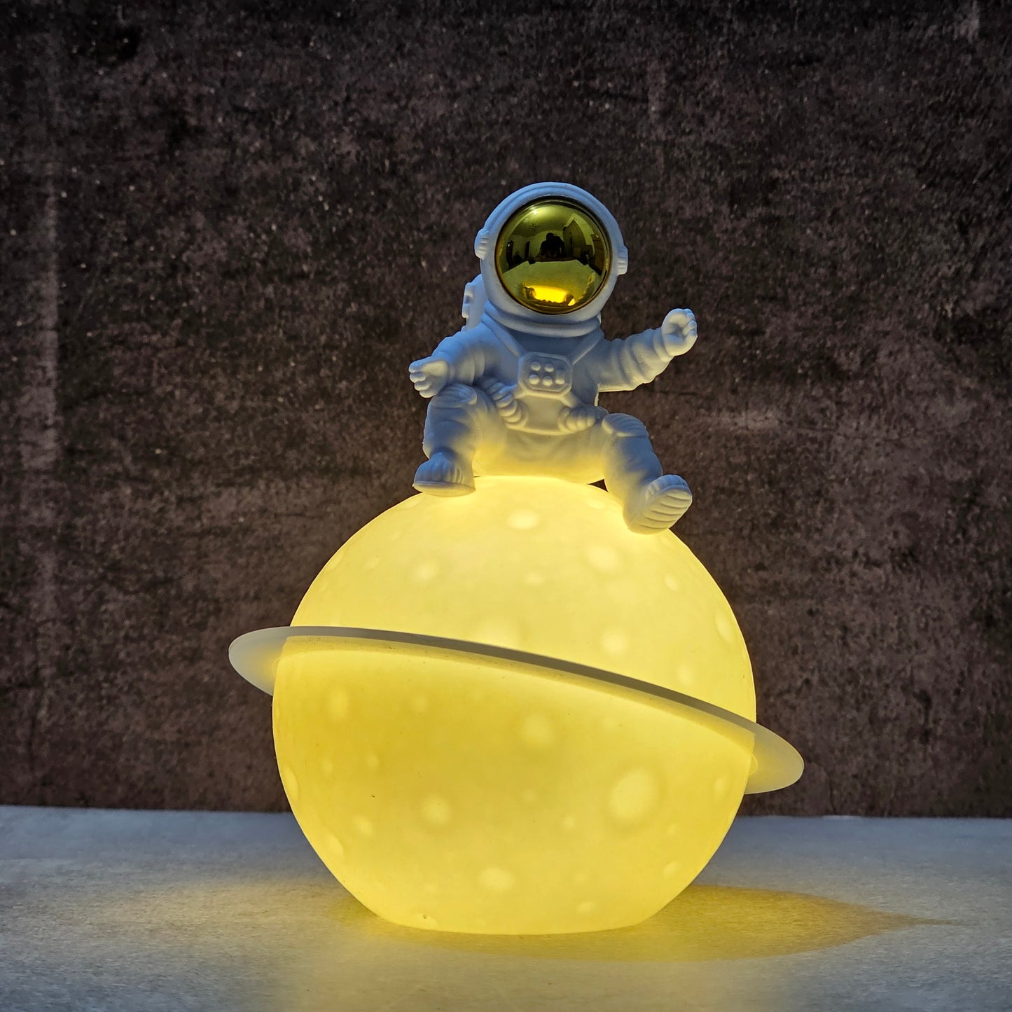 Astro Saturn Lamp