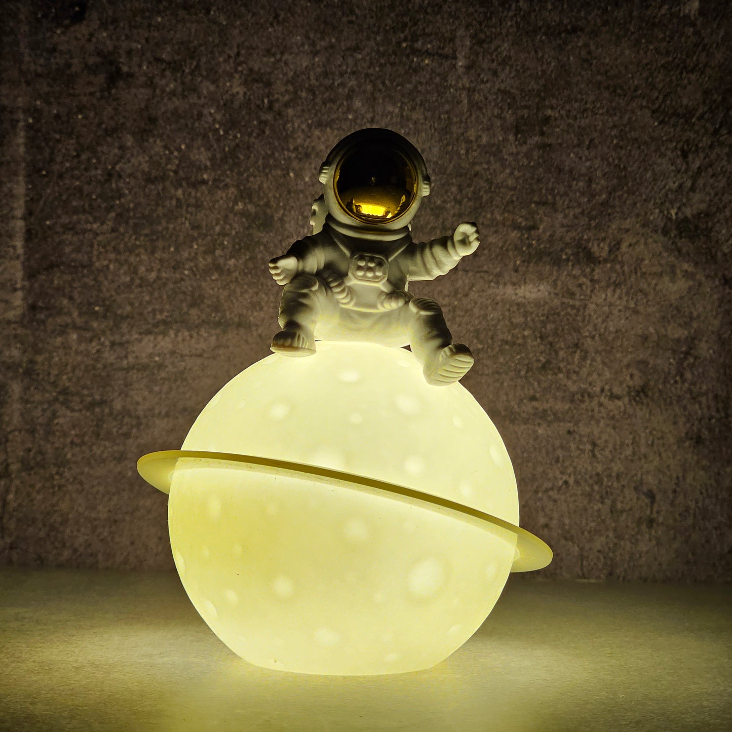 Astro Saturn Lamp