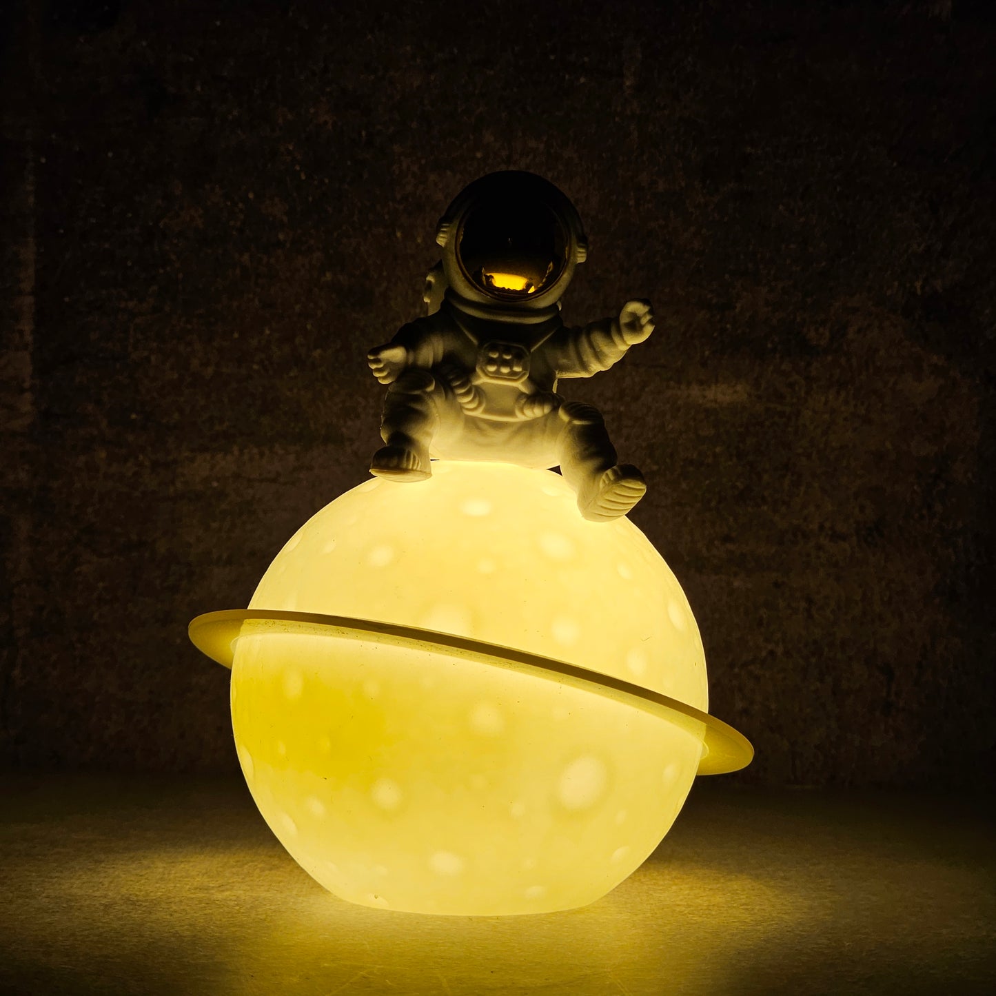 Astro Saturn Lamp