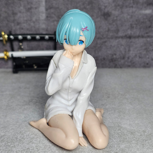 Girl Sitting Figure (11 Cm)