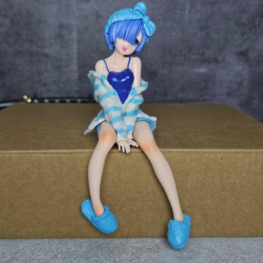 Girl sitting figure (15 Cm)