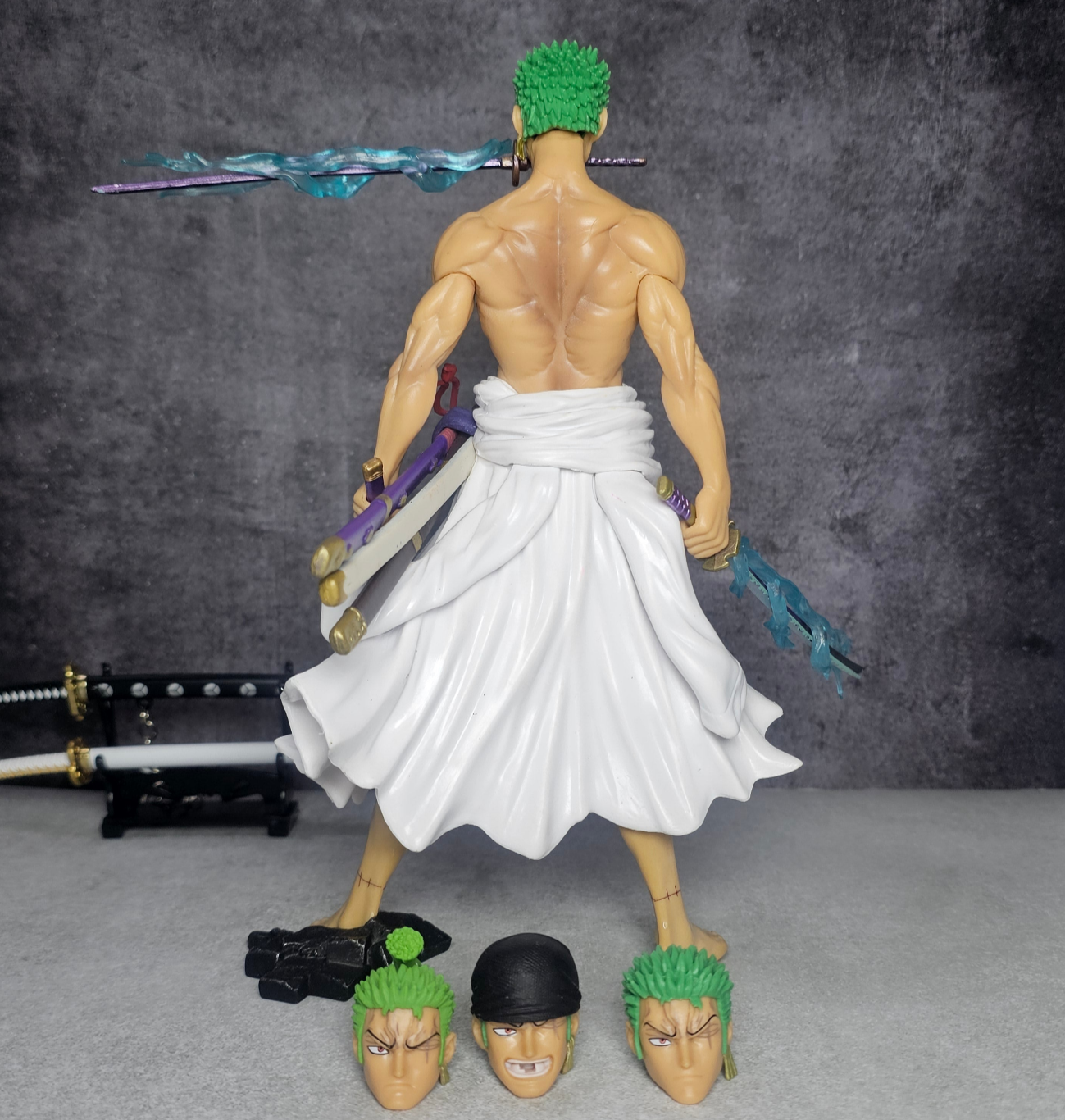 Anime Figure 4 Heads 3 Swords (26 Cm)