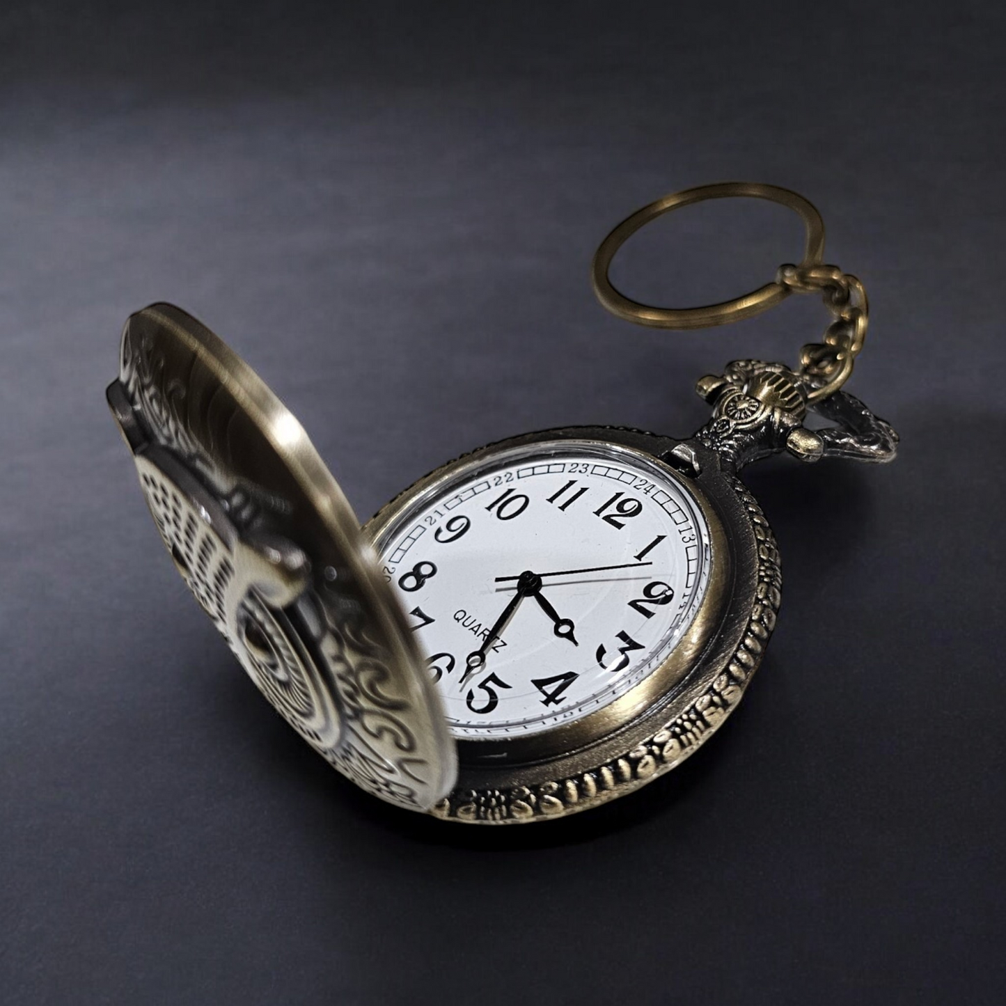 Owl Engraved Pocket Watch - Elegant and Timeless Accessory